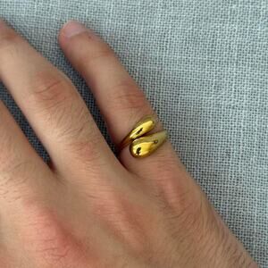 Gold asymmetrical ring classic flowy